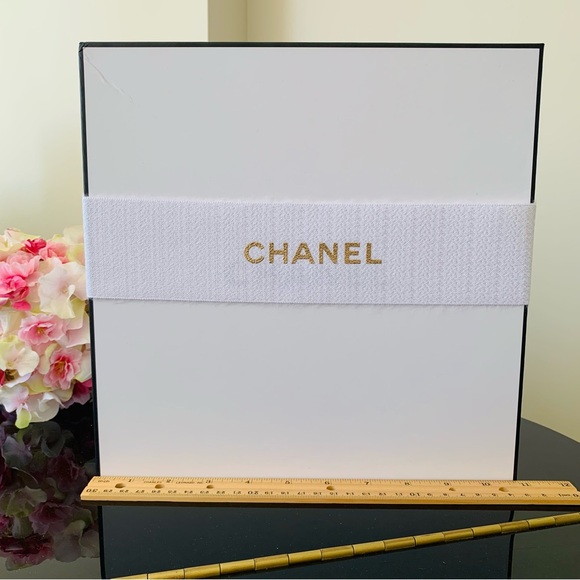 Chanel large box holiday 2024 white black new never used - Picture 1 of 13